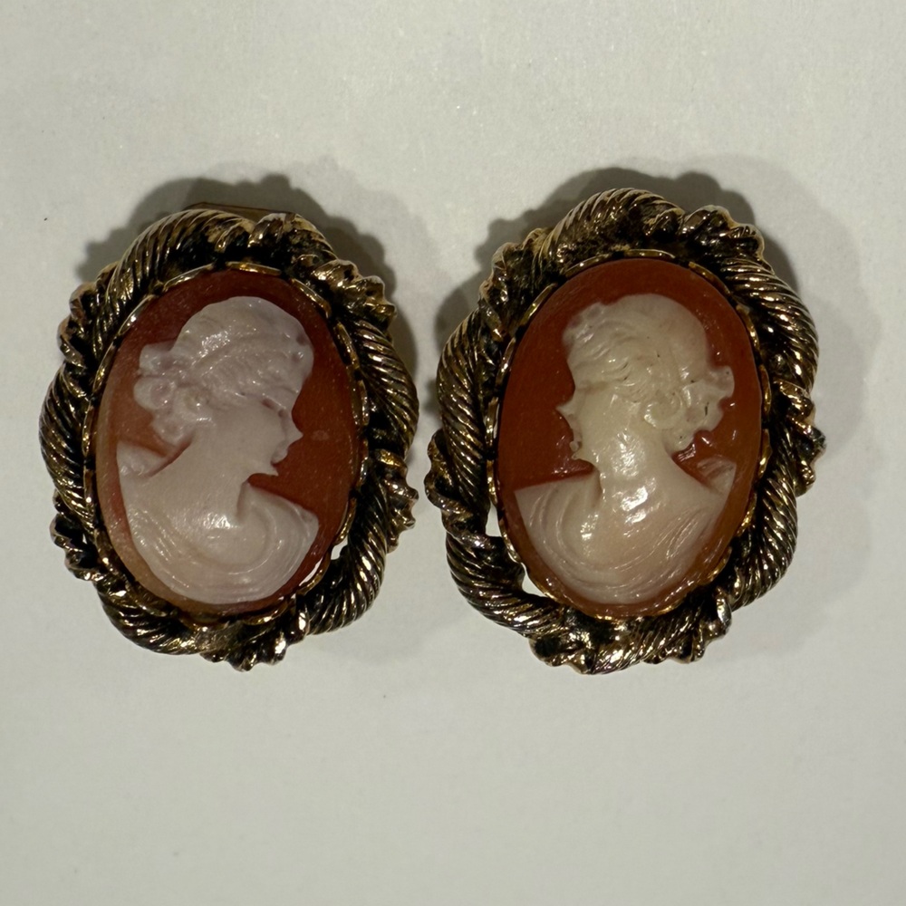 Vintage Cameo Clip-On Earrings | Gold Tone Rope Frame | Shell STYLE Silhouette
